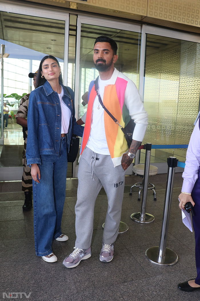 Athiya Shetty and husband KL Rahul were pictured together at the Mumbai airport on Tuesday morning. (Image courtesy: Varinder Chawla)