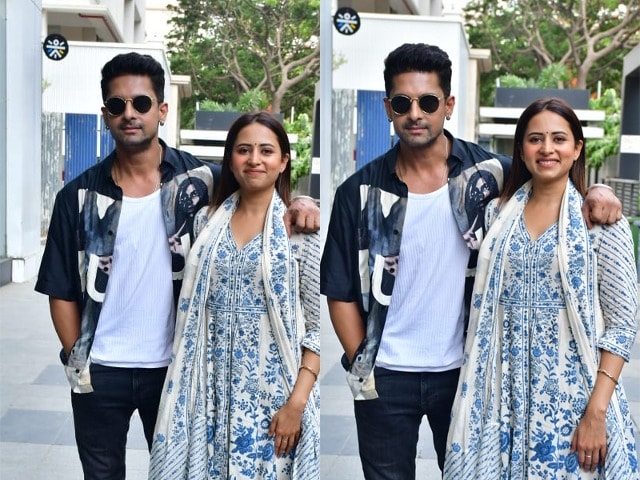 Photo : Couple Spotting: Ravi Dubey And Sargun Mehta's Day Out