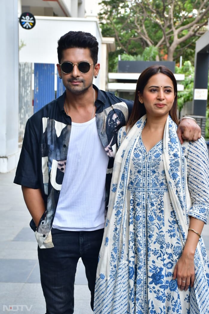 Couple Spotting: Ravi Dubey And Sargun Mehta\'s Day Out