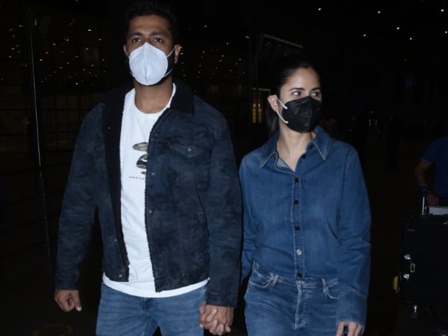 Crowded Airport: Katrina-Vicky, Holding Hands; Suhana-Aryan, Post-IPL