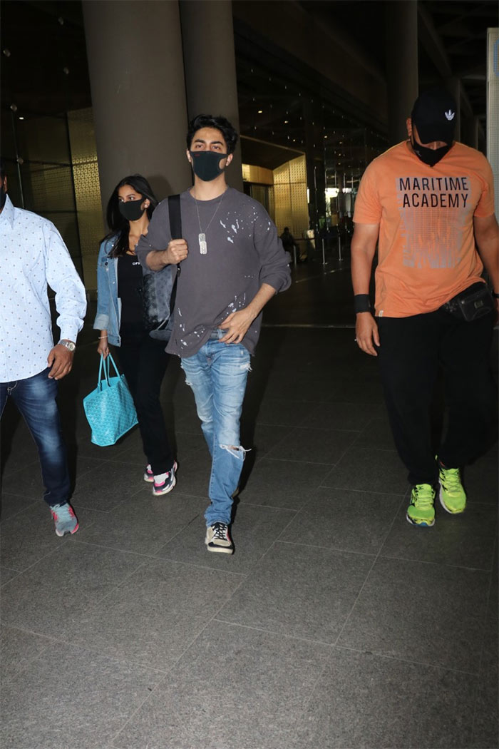 Stanny Leave For Indore For Live Concert, Masti With Paparazzi At Airport, Basti Ka Hasti