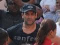 Photo : Salman takes injured Dabangg 2 technicians to hospital