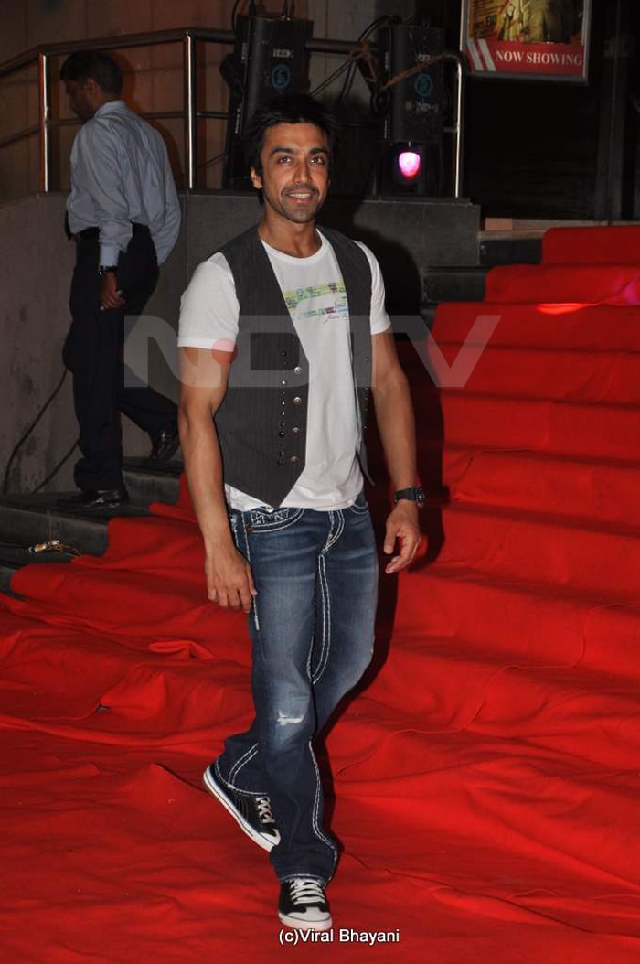 Galaxy of stars at the premiere of <i>Dabangg</i>