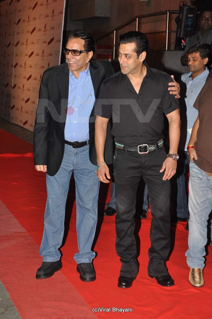 Galaxy of stars at the premiere of Dabangg