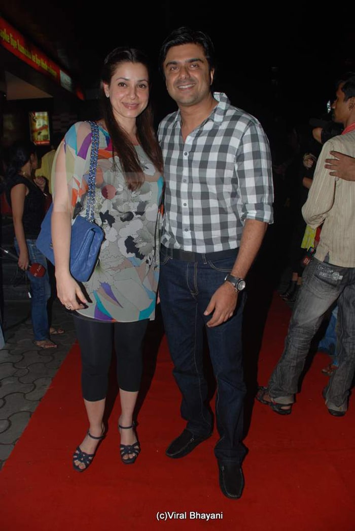 Galaxy of stars at the premiere of <i>Dabangg</i>