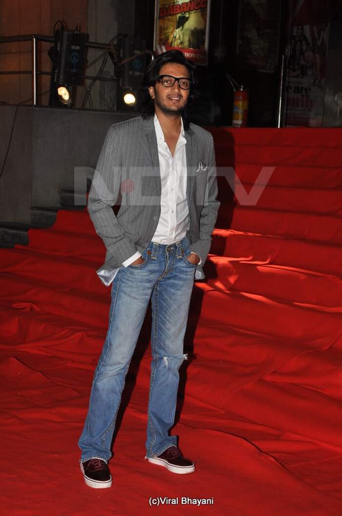 Galaxy of stars at the premiere of <i>Dabangg</i>