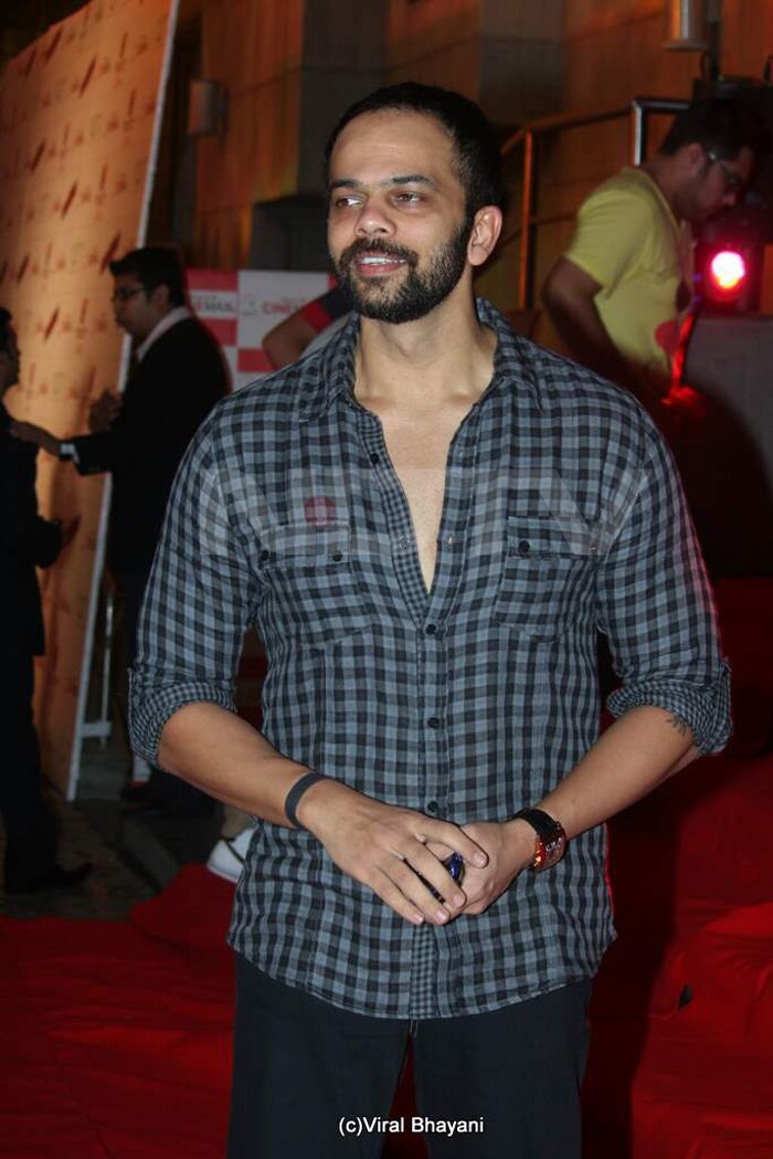 Galaxy of stars at the premiere of <i>Dabangg</i>