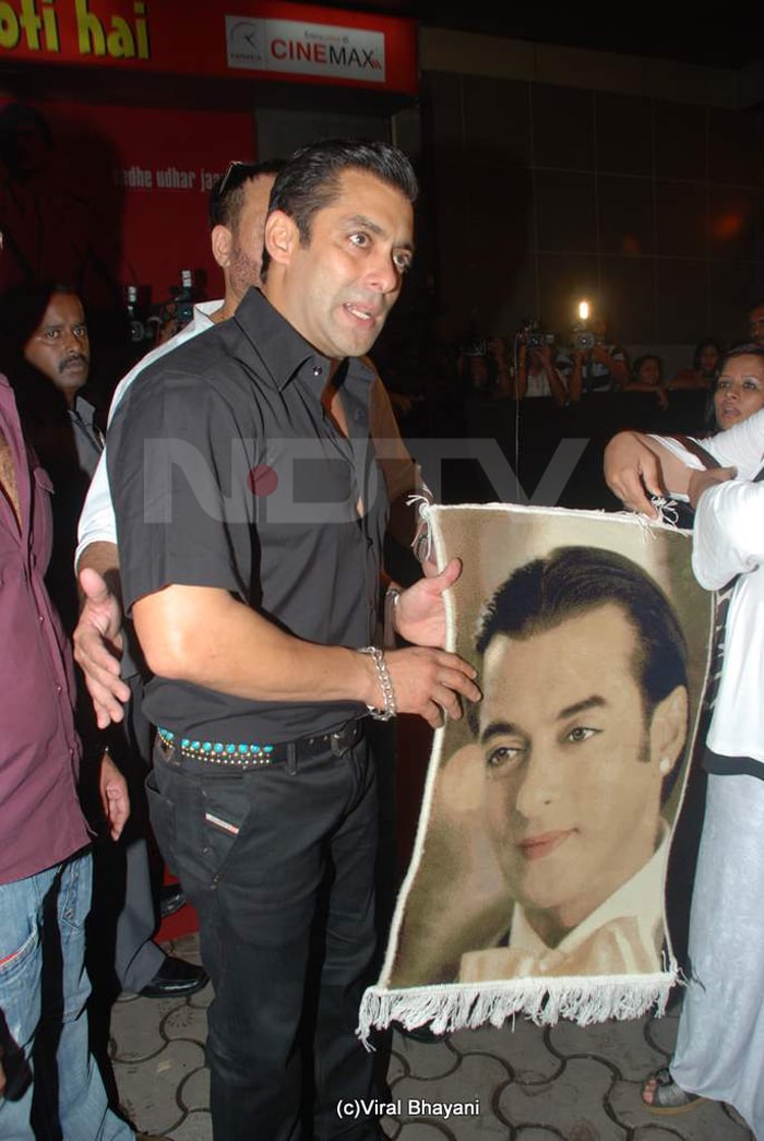 Galaxy of stars at the premiere of <i>Dabangg</i>