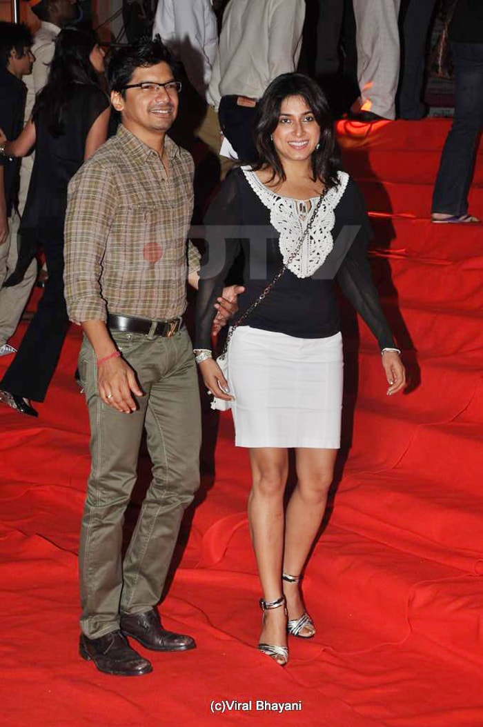 Galaxy of stars at the premiere of <i>Dabangg</i>