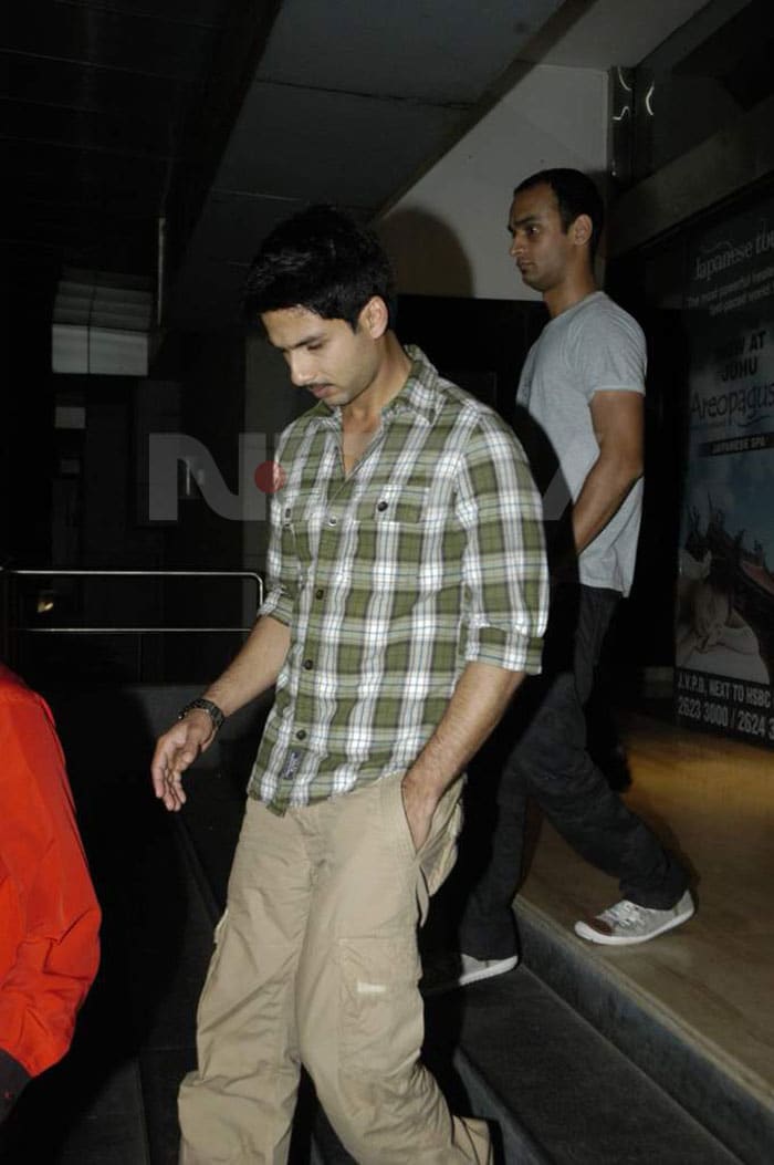 Priyanka-Shahid watch <i>Dabangg</i>