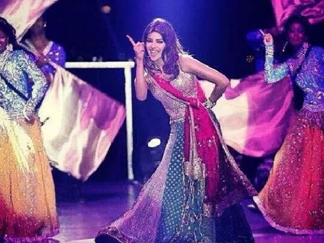 Priyanka dances for a prince and his new bride