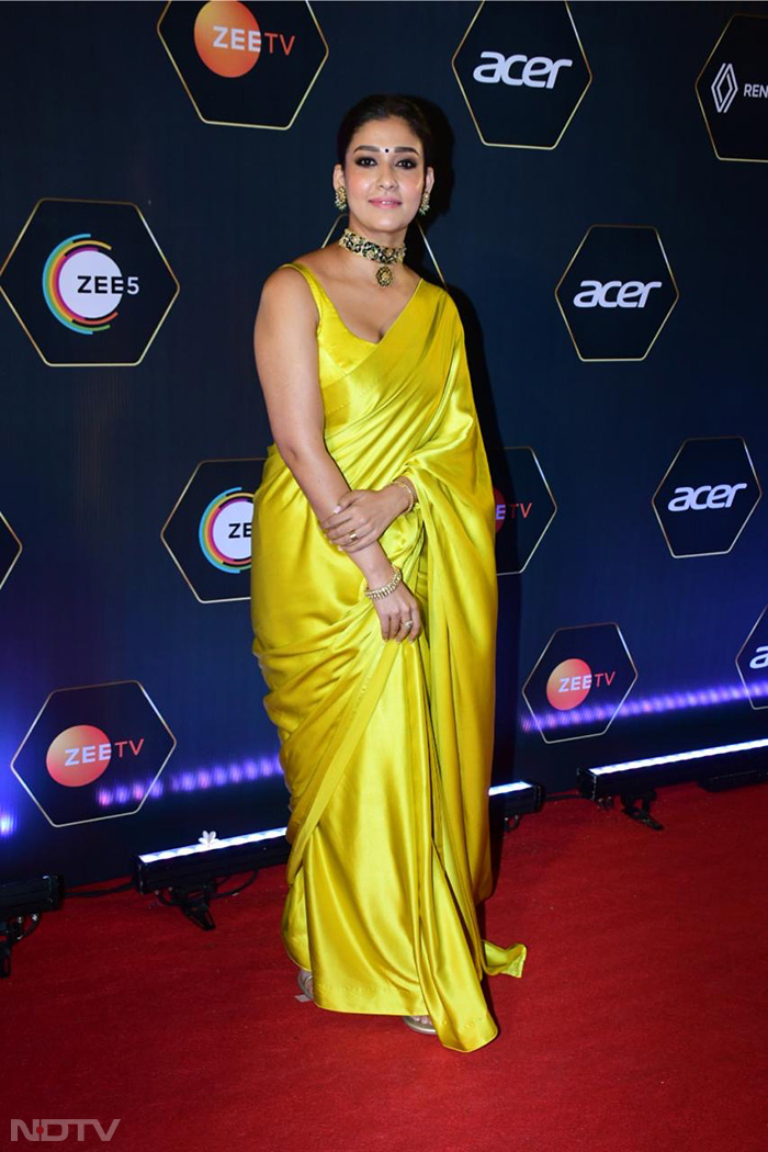 Dadasaheb Phalke International Awards 2024: Shah Rukh Khan-Rani Mukerji, Kareena Kapoor Came, Posed And Conquered The Red Carpet