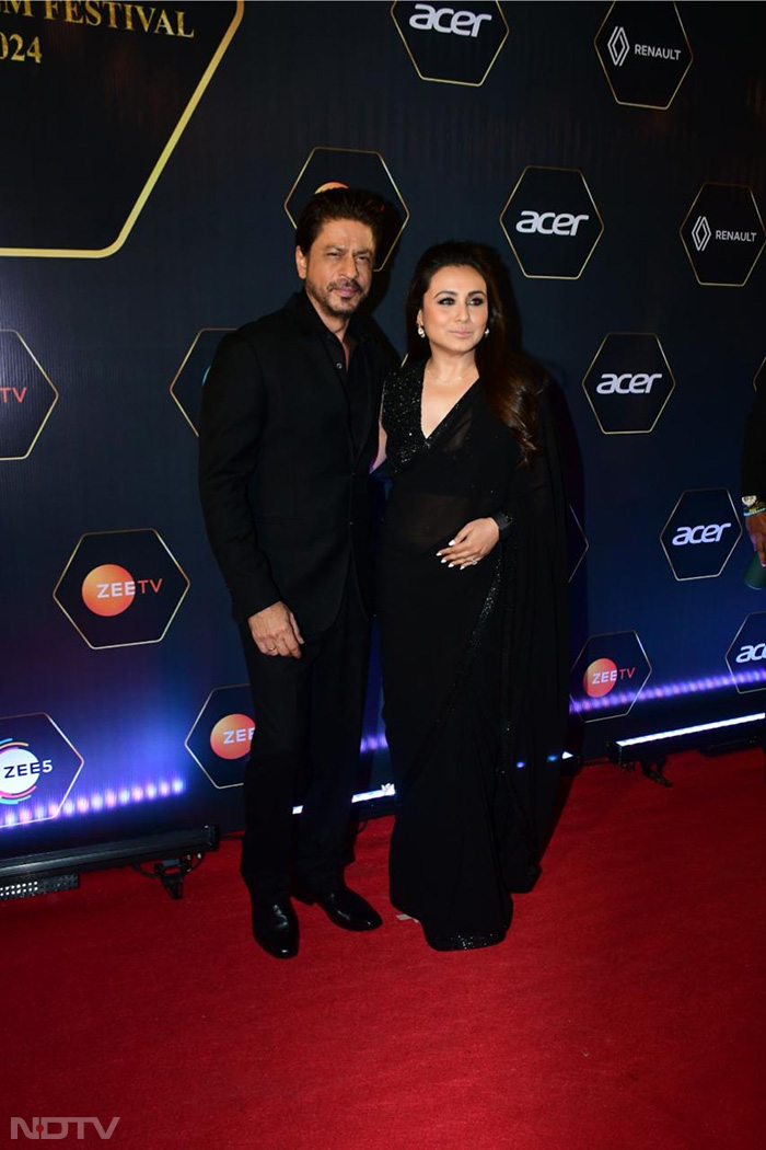 Dadasaheb Phalke International Awards 2024: शाहरुख खान, रानी मुखर्जी, करीना कपूर समेत कई स्टार्स ने रेड कार्पेट पर बिखेरा अपना जलवा