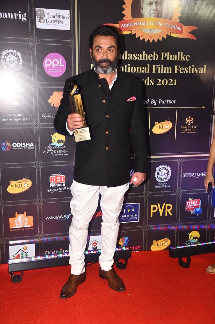 Dadasaheb Phalke International Film Festival Awards 2021: Sushmita Sen, Kiara Advani, Daisy Shah and Nora Fatehi Turn Up The Heat On The Red Carpet