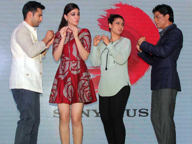 'टुकुर टुकुर' ताकते रहे लोग, जब 'दिलवालों' ने दिल खोलकर किया डान्‍स...