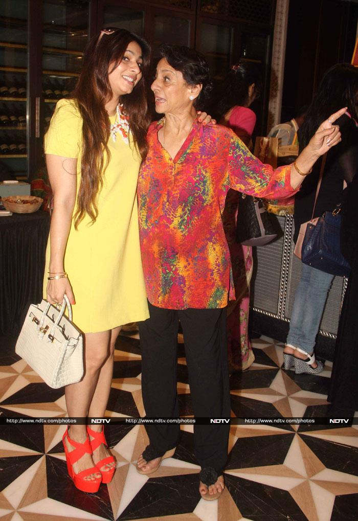 Daughters\' Day Out: Kajol, Tanishaa\'s Fashion Trip With Tanuja