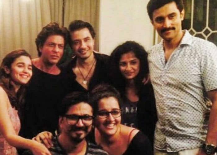 शाहरुख, आलिया की 'डियर जिंदगी': दोस्तों के साथ की पार्टी