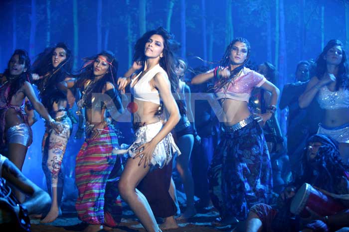 Deepika Sizzles In Dum Maaro Dum