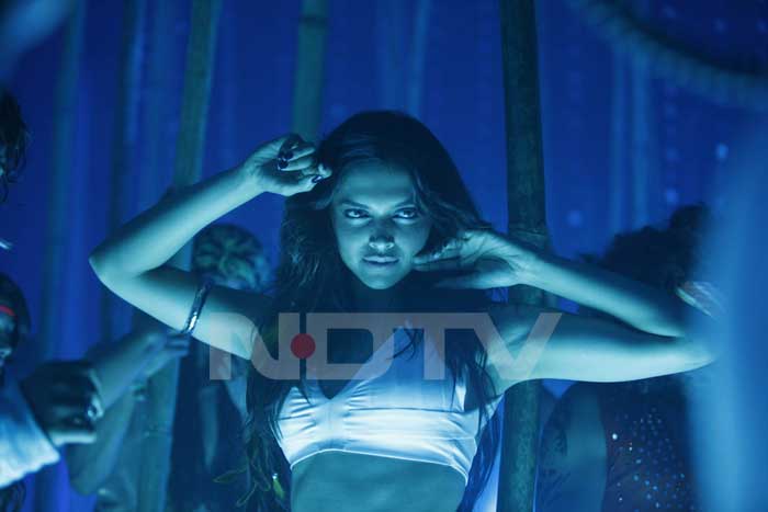 Deepika Sizzles In Dum Maaro Dum