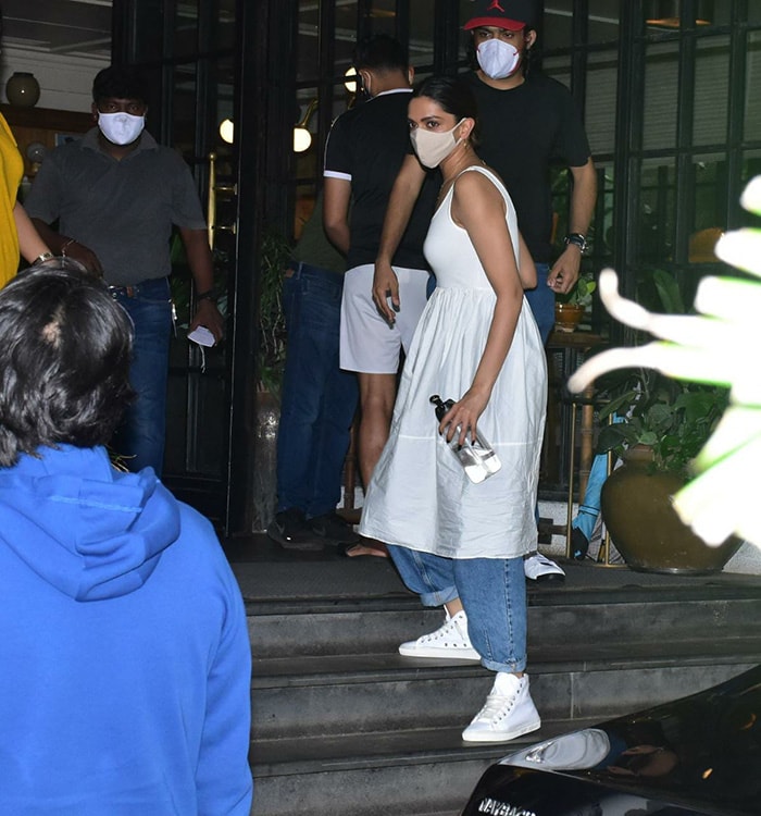 A closer look at Deepika Padukone's OOTD.