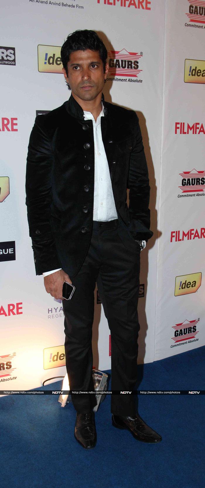 Farhan Akhtar, who has been nominated in the Best Actor category for the movie <i>Bhaag Milkha Bhaag</i>, looked stylish as he posed for the camera.