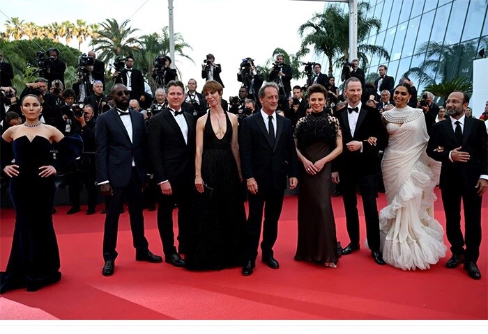 Cannes क्लोज़िंग सेरेमनी में छा गया दीपिका पादुकोण का शानदार साड़ी स्टाइल, देखें तस्वीरें