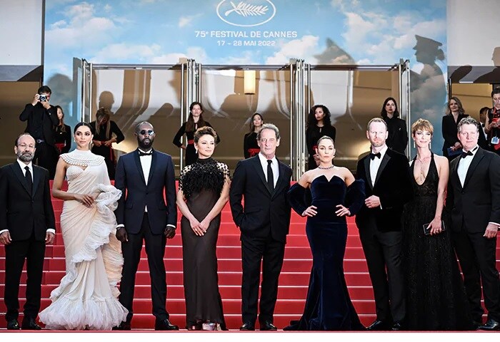 Cannes क्लोज़िंग सेरेमनी में छा गया दीपिका पादुकोण का शानदार साड़ी स्टाइल, देखें तस्वीरें
