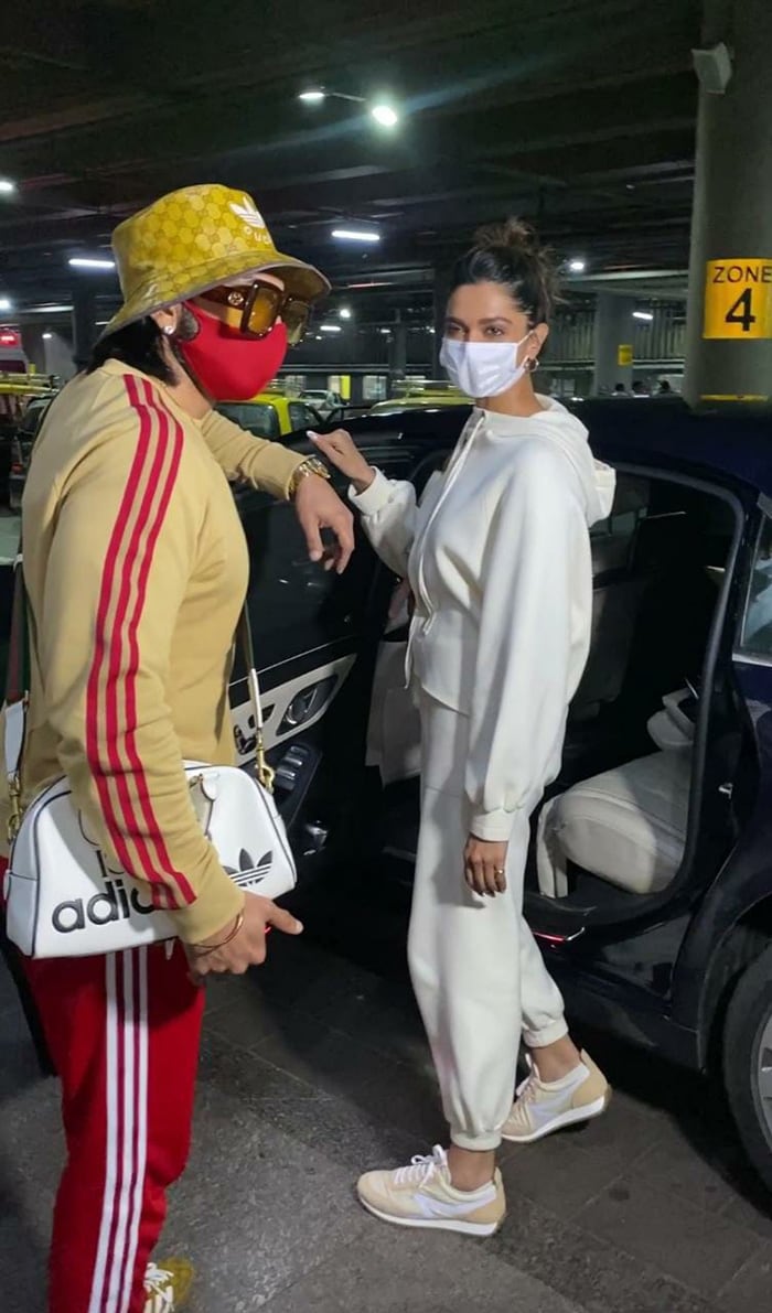Deepika Padukone And Ranveer Singh Check Into Mumbai Walking Hand-In-Hand