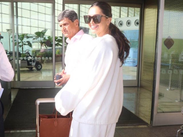 Deepika Padukone's Flight Companion For The Day Was Dad Prakash Padukone