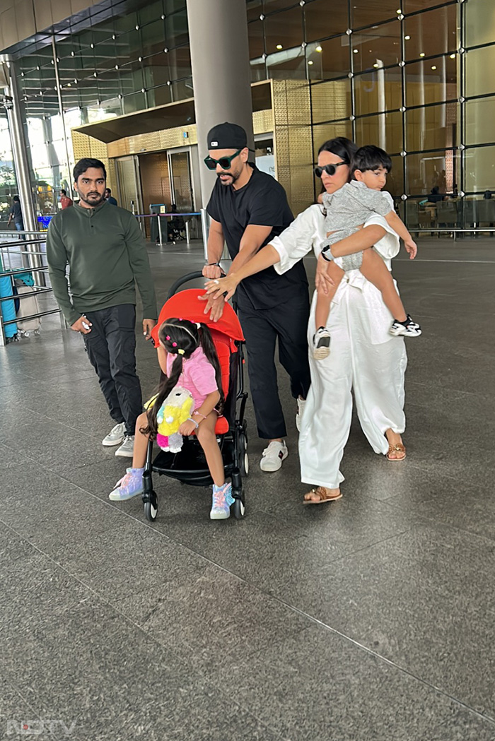 Deepika Padukone And Ranveer Singh Fly Out Of Mumbai To Watch World Cup Final