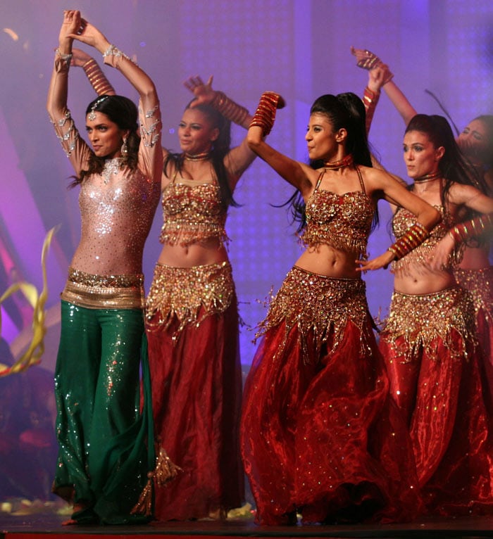 Deepika Padukone performing at the Sahara Indian Sports Award in Mumbai. (Photo: AFP)