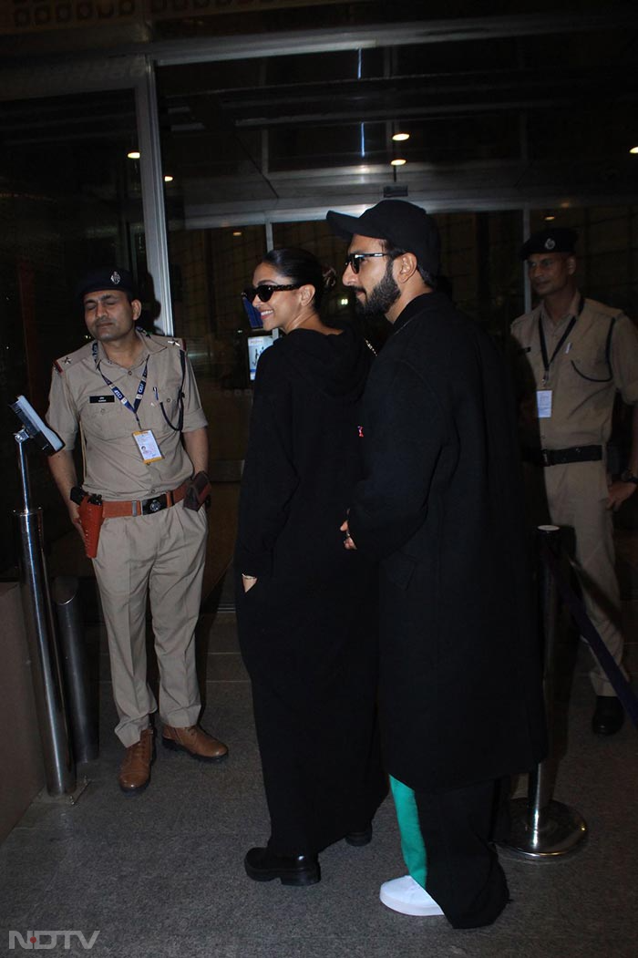 Deepika Padukone and Ranveer Singh pictured at the Mumbai airport. (Image courtesy: Varinder Chawla)