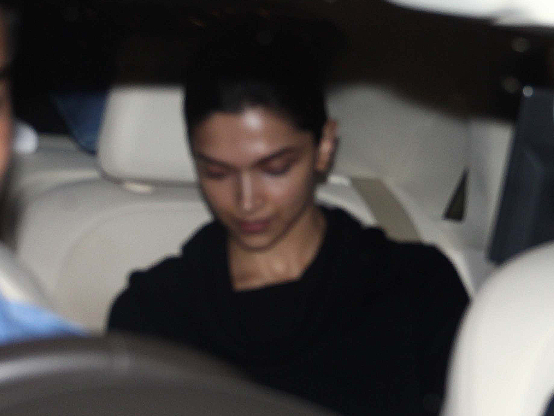 No Smiley Face From Deepika But Anil Kapoor Makes Up