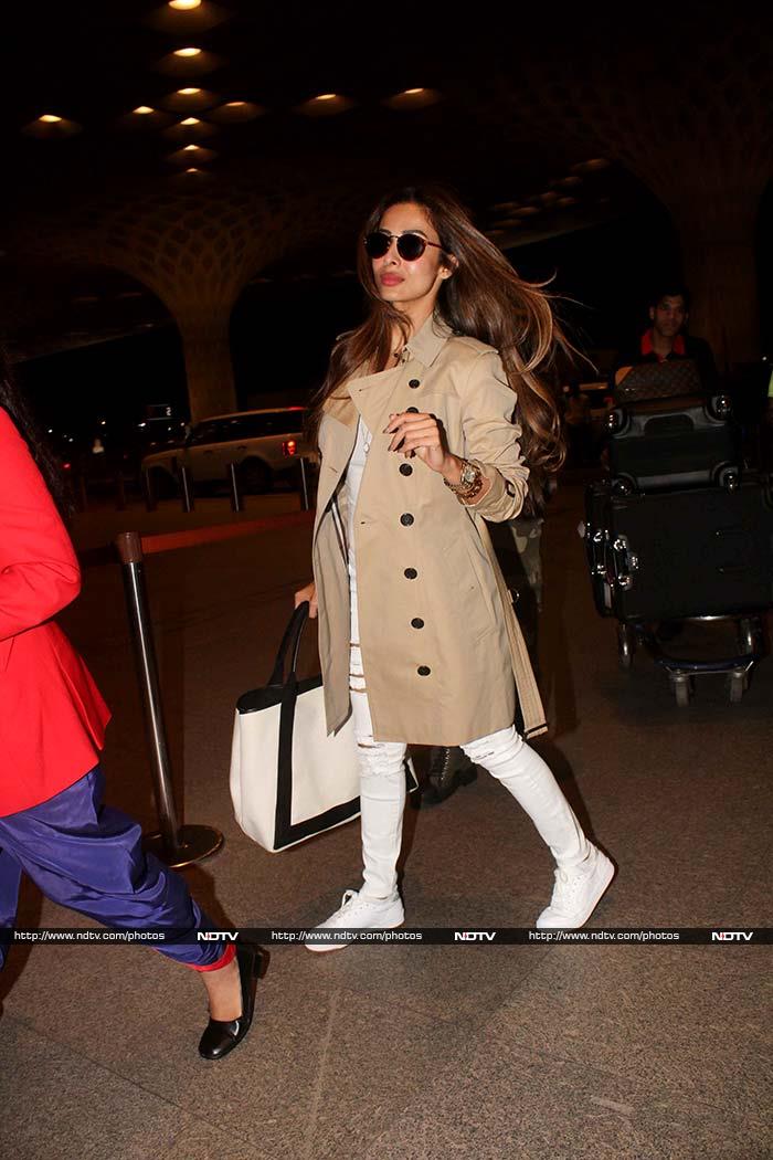 Malaika was spotted once again on Monday. This time, it's her hair-flip that caught the paparazzi's attention.