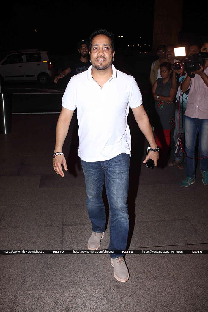 It appears that singer Mika Singh was caught off guard by the paparazzi.