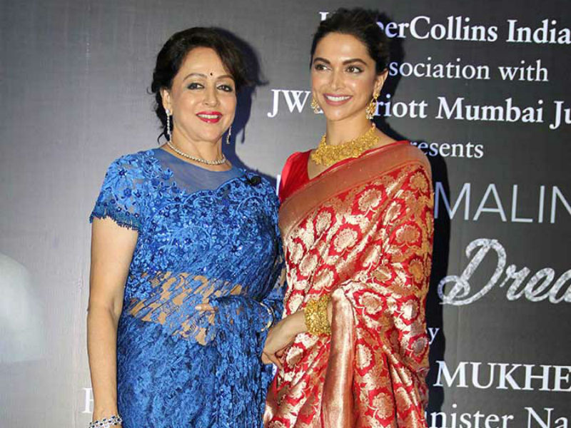 हेमा मालिनी की बायोग्राफी 'बियोन्‍ड द ड्रीमगर्ल' लॉन्‍च करने पहुंची दीपिका