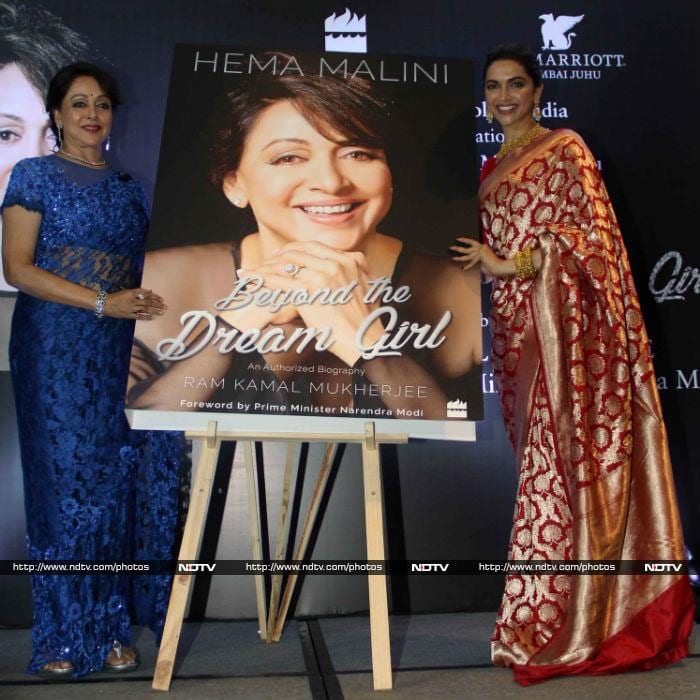हेमा मालिनी की बायोग्राफी 'बियोन्‍ड द ड्रीमगर्ल' लॉन्‍च करने पहुंची दीपिका