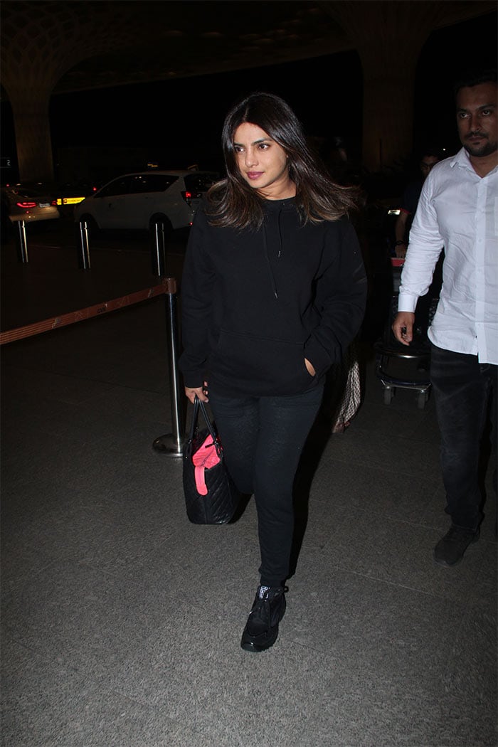 We Love Deepika Padukone And Priyanka Chopra\'s Airport Looks