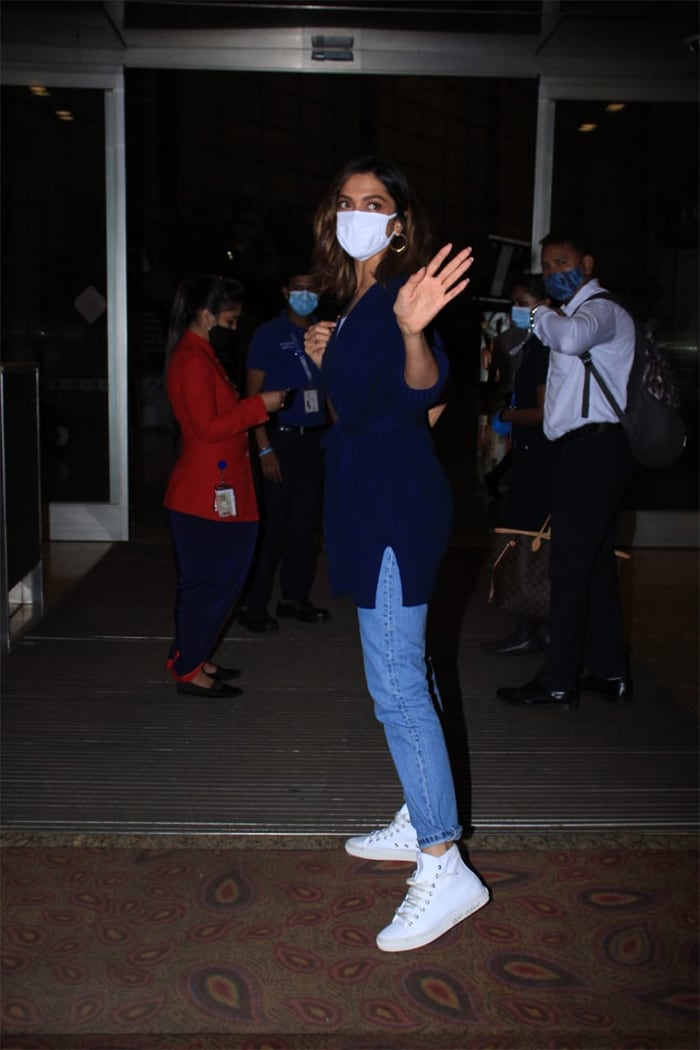 Deepika Padukone, Janhvi Kapoor Paint The Airport In Shades Of Blue