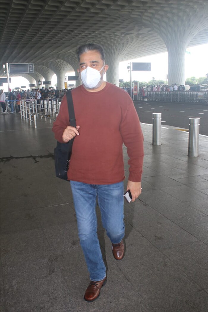 Deepika Padukone, Janhvi Kapoor Paint The Airport In Shades Of Blue