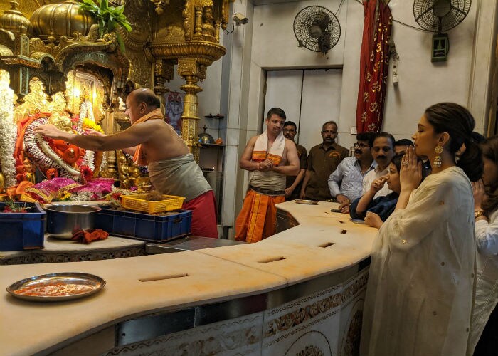 Deepika Visits Siddhivinayak Temple On Chhapaak Day