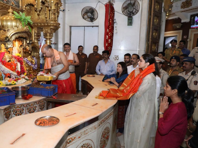 Photo : Deepika Visits Siddhivinayak Temple On Chhapaak Day