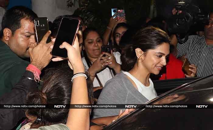 Cute Pics Of Deepika Padukone Mobbed By Little Fans