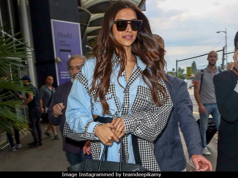 Photo : Deepika Padukone Checked Into Cannes Looking Like This