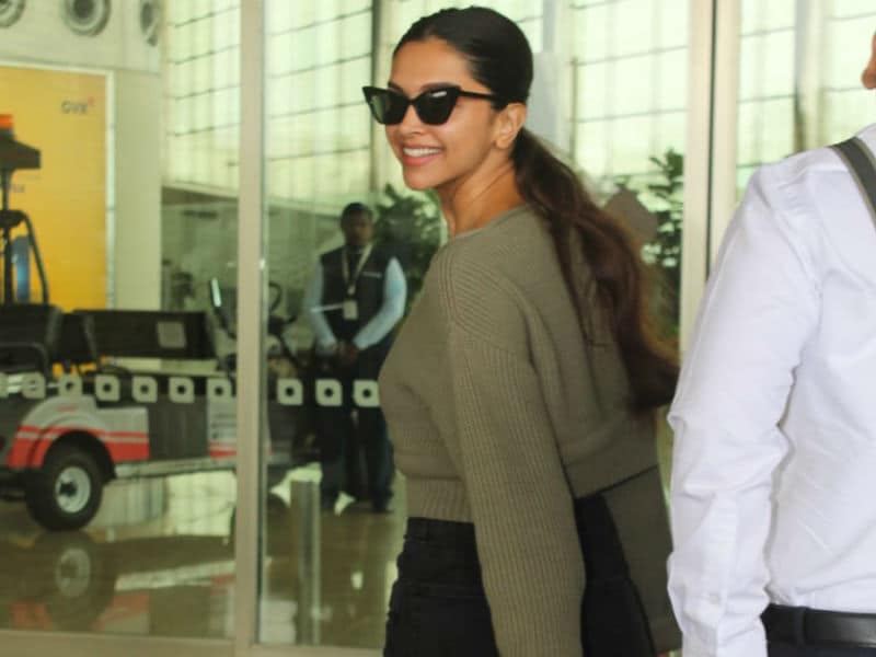 Photo : Deepika Padukone Aces The Airport Look Yet Again