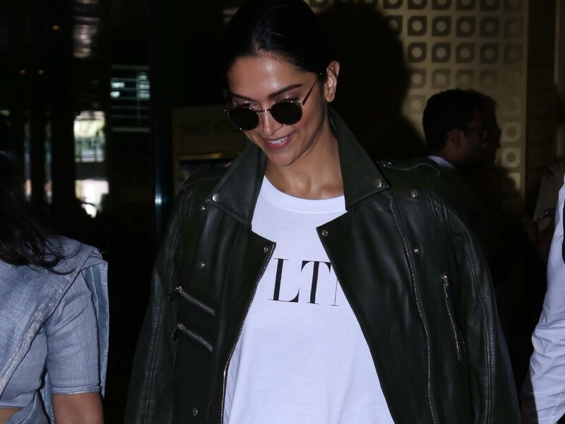 Photo : Deepika Padukone, Cool And Casual, Breezes Through The Airport