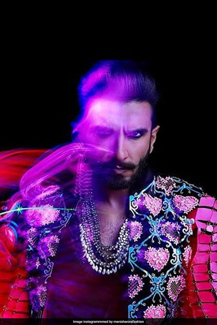 Looks like Ranveer's outfit was a glow-in-the-dark one! Wow, such a cool groom!<br><br> (courtesy <a href="https://www.instagram.com/manisharorafashion" target="_blank" rel="nofollow" >manisharorafashion</a>)