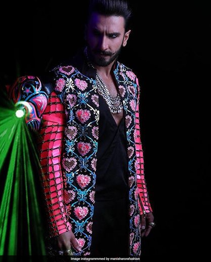 Meanwhile, Ranveer wasn't any less in a bold and colourful ensemble designed by Manish Arora.<br><br> (courtesy <a href="https://www.instagram.com/manisharorafashion" target="_blank" rel="nofollow" >manisharorafashion</a>)