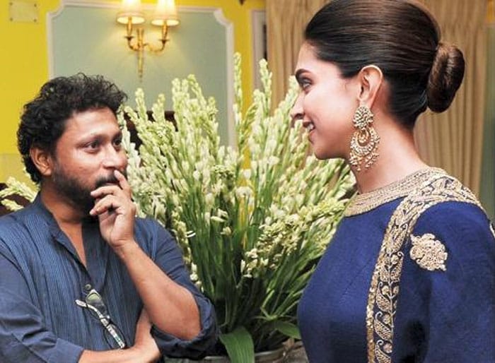 Deepika, who is receiving rave reviews for her role as Amitabh Bachchan's daughter in <i>Piku</i>, chatted with the film's director Shoojit Sircar. <br><br>
This image was posted on Twitter by <a href="https://twitter.com/deepikaddicts
" target="_blank" rel="nofollow" >@deepikaddicts</a>