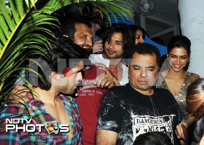 Sidhartha, Atul Kasbekar, Shahid and Deepika outside the resto-bar.